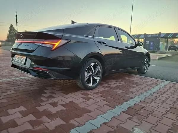 Second-hand Hyundai Elantra Limited 123 CP (90 kW) 2021 Negru Berlinǎ