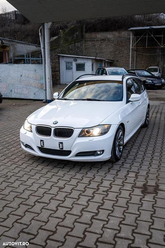 Second-hand BMW 318 143 CP (105 kW) 2010 Culoarealb Break
