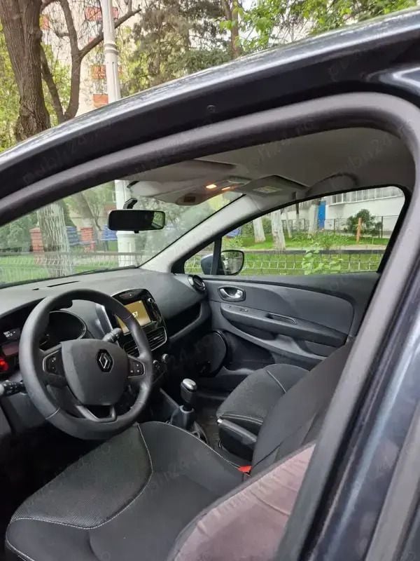 Gri Utilizat 2020 Renault Clio V Berlinǎ | 8.500 EUR (Preț OK) - Imagine 1/4