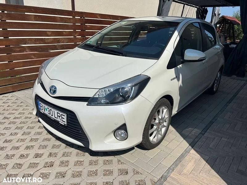 Alb Utilizat 2014 Toyota Yaris Hybrid | 8.000 EUR (Preț OK) - Imagine 1/4