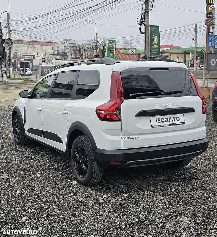 Second-hand Dacia Jogger Extreme 110 CP (80 kW) 2023 Culoarealb Monovolum