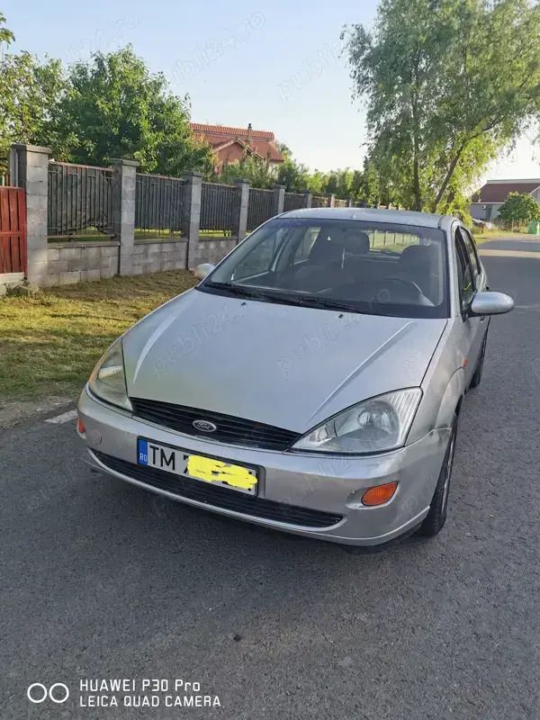 Argintiu Utilizat 1999 Ford Focus Hatchback | 999 EUR (Preț OK) - Imagine 1/4