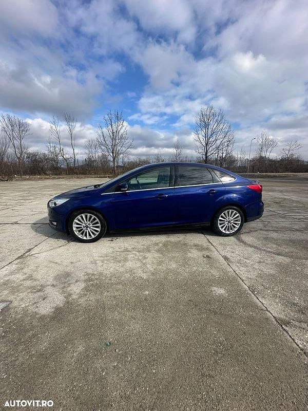 Second-hand Ford Focus Titanium 120 CP (88 kW) 2016 Culoarealbastru Berlinǎ