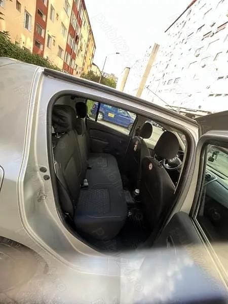 Second-hand 2014 Dacia Sandero Hatchback | 4.600 EUR (Preț OK) - Imagine 1/4