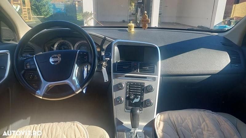 Culoaremaro Utilizat 2011 Volvo XC60 Momentum SUV | 9.450 EUR (Preț bun) - Imagine 1/4