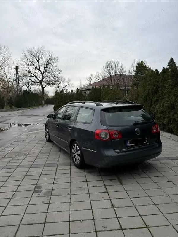 Second-hand VW Passat R-line 140 CP (102 kW) 2010 Gri Berlinǎ