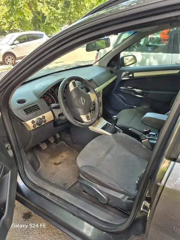 Second-hand Opel Astra 115 CP (84 kW) 2009 Berlinǎ