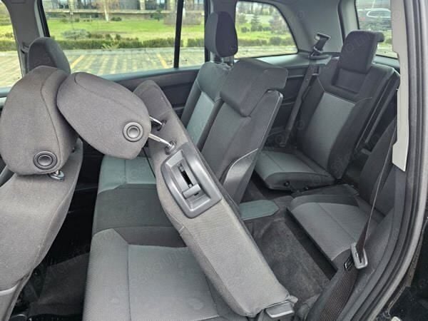 Second-hand Opel Zafira 81 CP (59 kW) 2011 Negru Monovolum