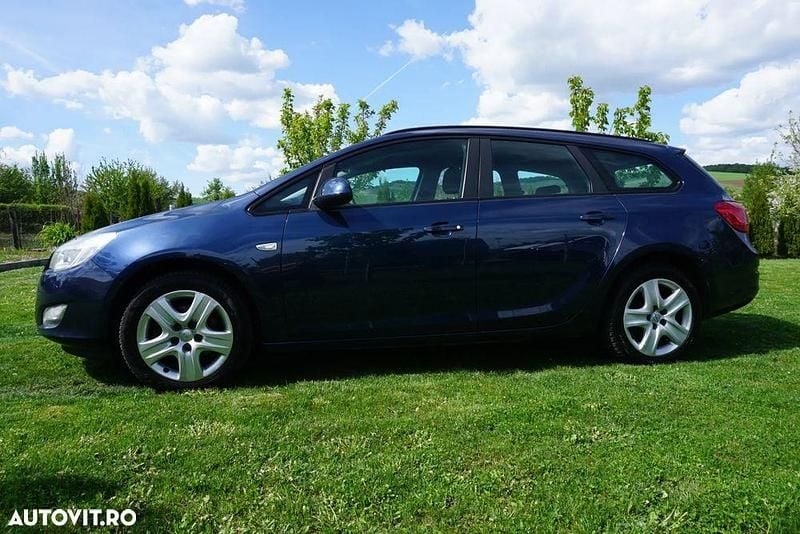 Albastru Utilizat 2011 Opel Astra Innovation Break | 3.990 EUR (Preț OK) - Imagine 1/4
