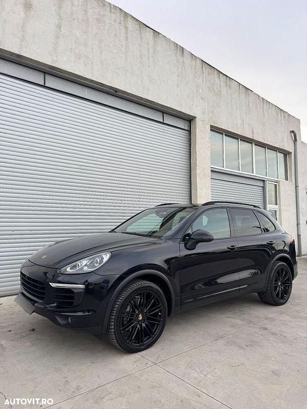 Culoarenegru Utilizat 2016 Porsche Cayenne SUV | 25.500 EUR (Super Preț) - Imagine 1/4