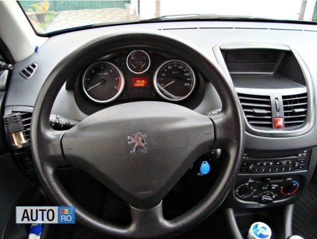 Second-hand Peugeot 206 70 CP (51 kW) 2011 Albastru metalizat Hatchback