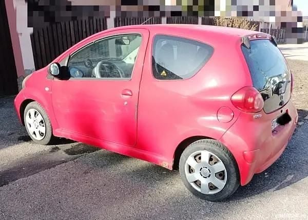 Rosu Second-hand 2008 Toyota Aygo Hatchback | 1.900 EUR - Imagine 1/4