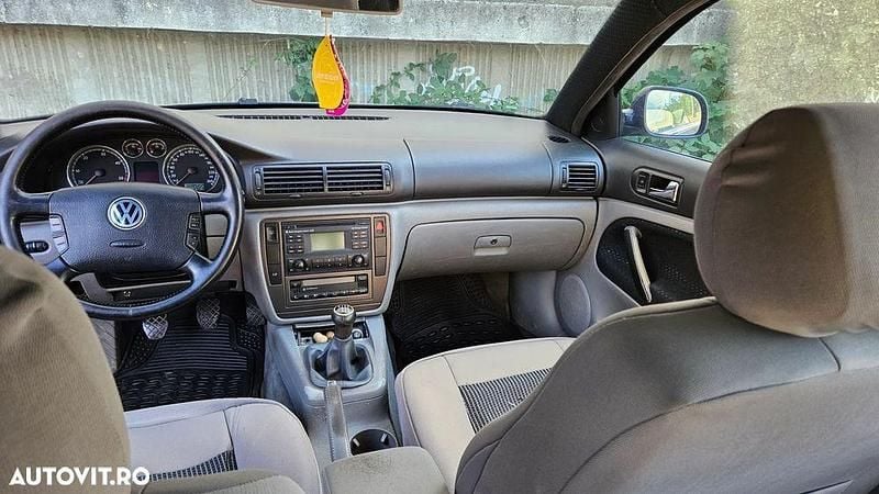 Culoarealbastru Utilizat 2002 VW Passat Berlinǎ | 1.600 EUR (Preț OK) - Imagine 1/4
