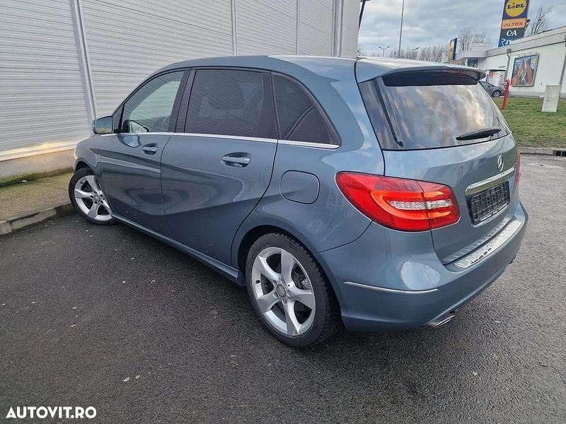 Second-hand Mercedes B180 109 CP (80 kW) 2013 Culoarealbastru Monovolum