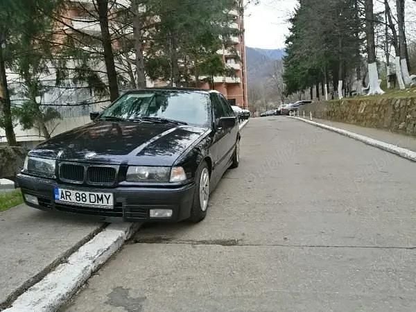 Second-hand BMW 318 115 CP (84 kW) 1993 Berlinǎ