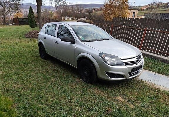 Gri Utilizat 2010 Opel Astra Berlinǎ | 2.000 EUR (Super Preț) - Imagine 1/4