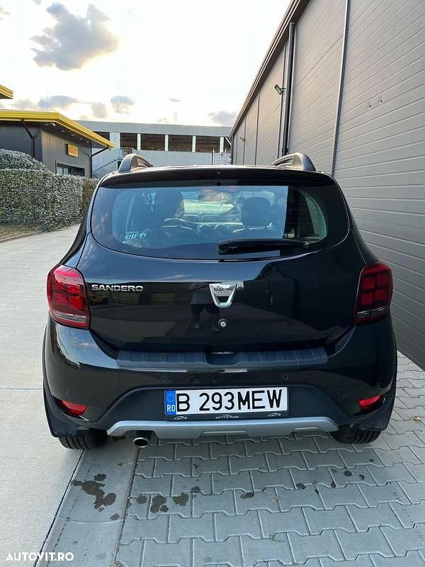 Second-hand Dacia Sandero 90 CP (66 kW) 2017 Culoarenegru