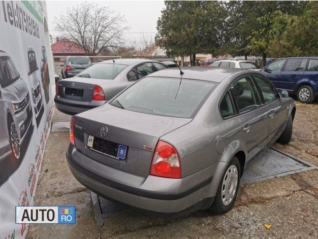 Second-hand VW Passat 100 CP (73 kW) 2004 Bej metalizat Berlinǎ