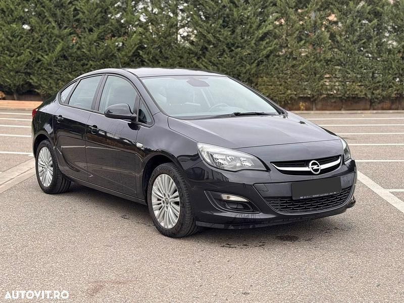 Culoarenegru Utilizat 2013 Opel Astra Enjoy Berlinǎ | 5.290 EUR (Puțin scump) - Imagine 1/4