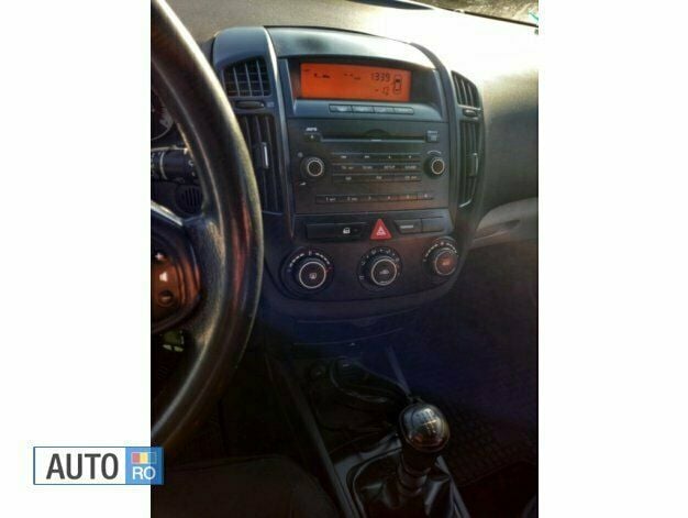 Second-hand Kia Ceed 109 CP (80 kW) 2009 Gri Hatchback