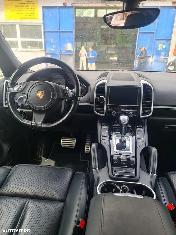 Negru Utilizat 2014 Porsche Cayenne SUV | 19.000 EUR (Super Preț) - Imagine 1/4