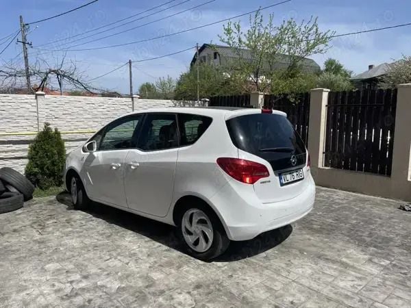 Alb Utilizat 2016 Opel Meriva Monovolum | 5.999 EUR - Imagine 1/4