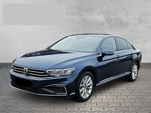 Second-hand VW Passat GTE 218 CP (160 kW) 2022 Albastru Berlinǎ