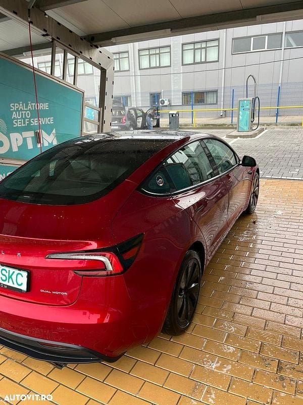 Second-hand Tesla Model 3 366 kW (498 CP) 2024 Culoarerosu Berlinǎ