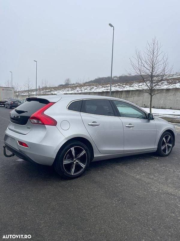 Culoareargint Second-hand 2015 Volvo V40 Hatchback | 6.599 EUR (Preț bun) - Imagine 1/4