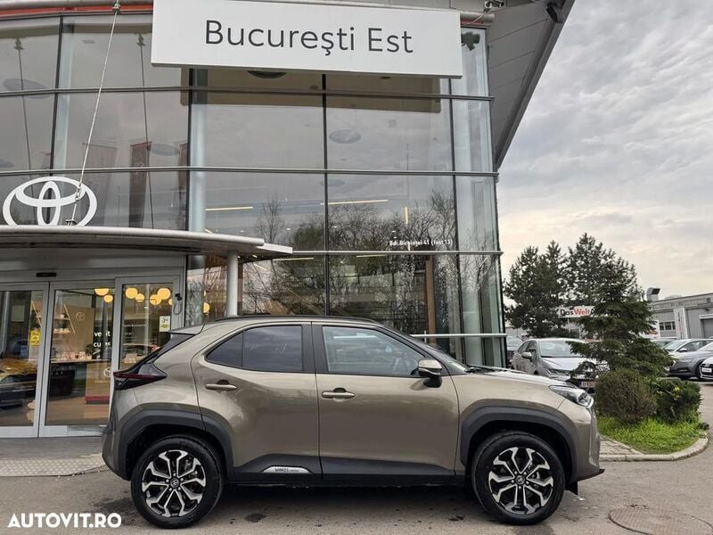 Verde Utilizat 2025 Toyota Yaris Cross SUV | 23.542 EUR - Imagine 1/4