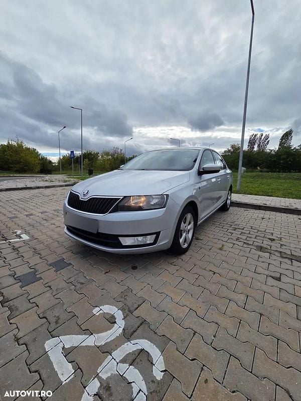 Culoareargint Utilizat 2015 Skoda Rapid Berlinǎ | 5.300 EUR (Preț OK) - Imagine 1/4