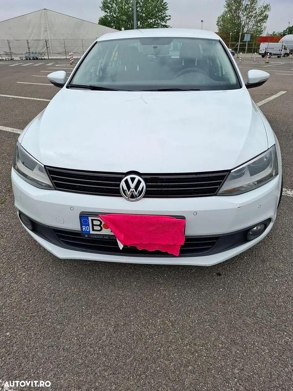 Alb Utilizat 2014 VW Jetta Berlinǎ | 7.800 EUR (Preț OK) - Imagine 1/4