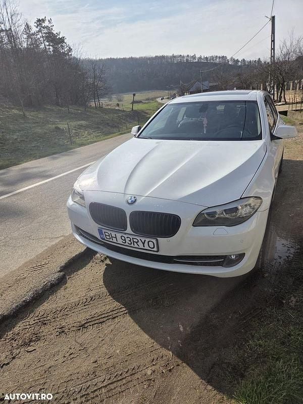 Second-hand BMW 525 218 CP (160 kW) 2011 Culoarealb Break