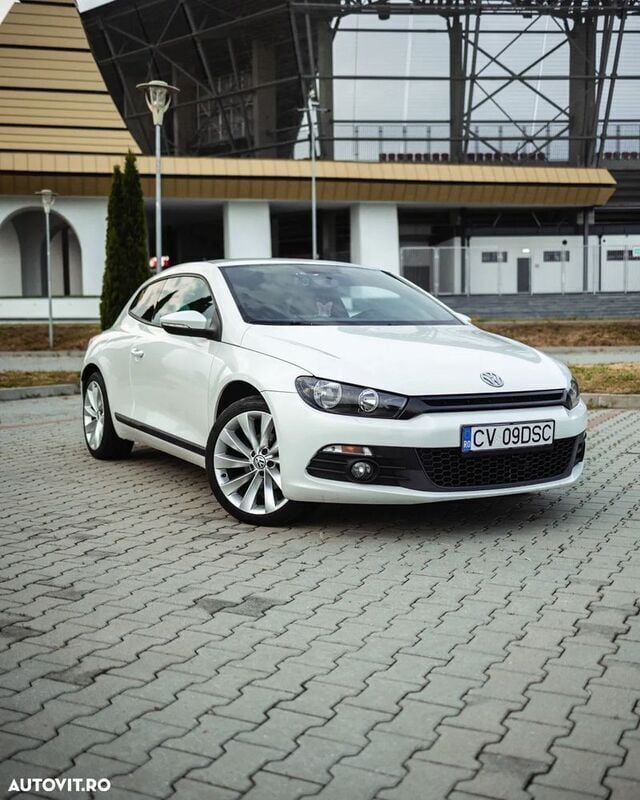 Alb Utilizat 2011 VW Scirocco Coupe | 8.000 EUR (Puțin scump) - Imagine 1/4