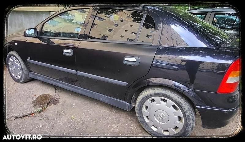 Culoarenegru Utilizat 2008 Opel Astra Classic Hatchback | 1.600 EUR (Preț OK) - Imagine 1/4