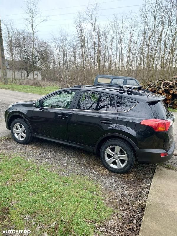 Second-hand Toyota RAV4 151 CP (111 kW) 2014 Culoarenegru SUV