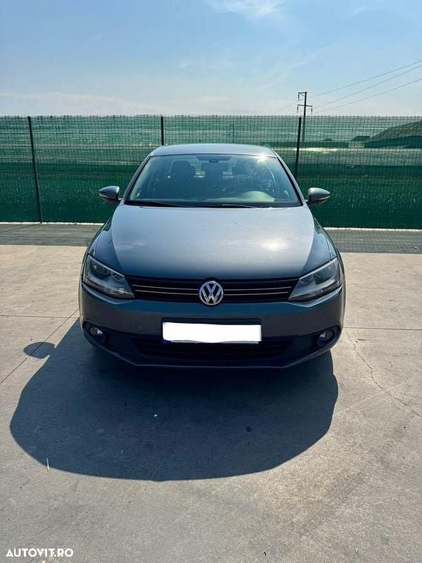 Culoaregri Utilizat 2012 VW Jetta Comfortline Berlinǎ | 4.999 EUR (Preț OK) - Imagine 1/4