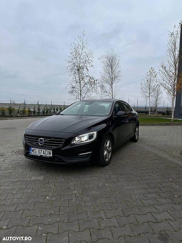 Culoarenegru Utilizat 2016 Volvo S60 Momentum Berlinǎ | 12.850 EUR (Preț OK) - Imagine 1/4