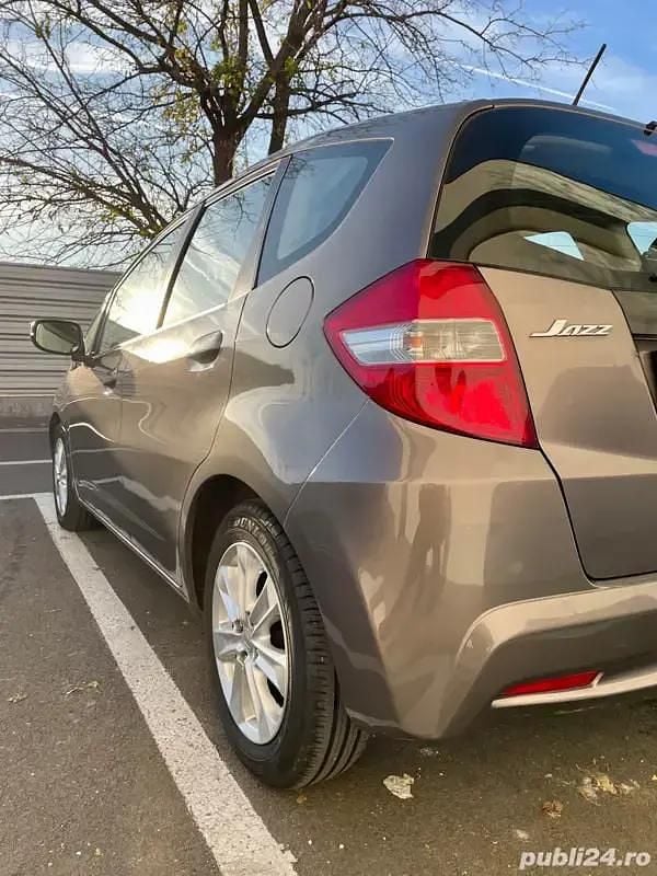 Second-hand Honda Jazz 101 CP (74 kW) 2014 Maro Hatchback