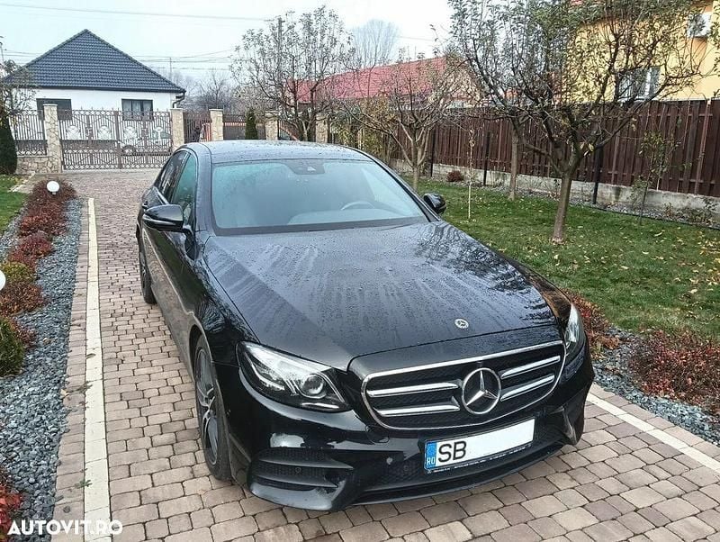 Culoarenegru Utilizat 2018 Mercedes E400 Berlinǎ | 33.000 EUR - Imagine 1/4