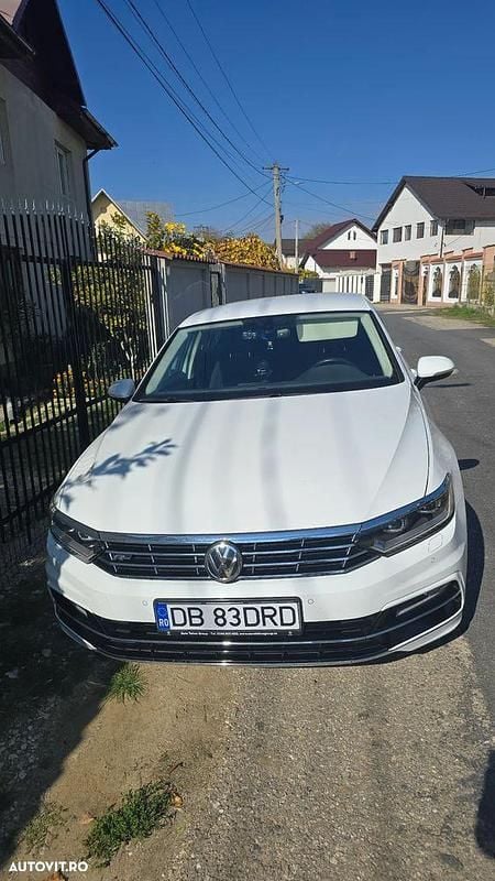 Culoarealb Utilizat 2018 VW Passat Executive Berlinǎ | 18.900 EUR (Preț OK) - Imagine 1/4