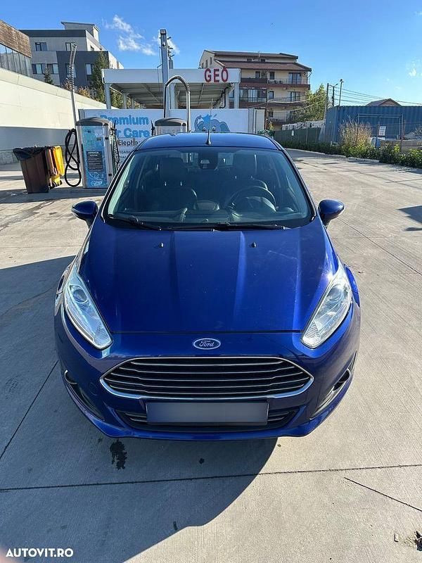Culoarealbastru Utilizat 2015 Ford Fiesta Titanium Hatchback | 6.500 EUR (Scump) - Imagine 1/4