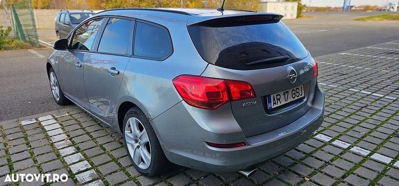 Second-hand Opel Astra Edition 120 CP (88 kW) 2011 Culoareargint Break