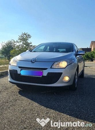 Gri Utilizat 2011 Renault Mégane III Hatchback | 4.250 EUR (Preț OK) - Imagine 1/4