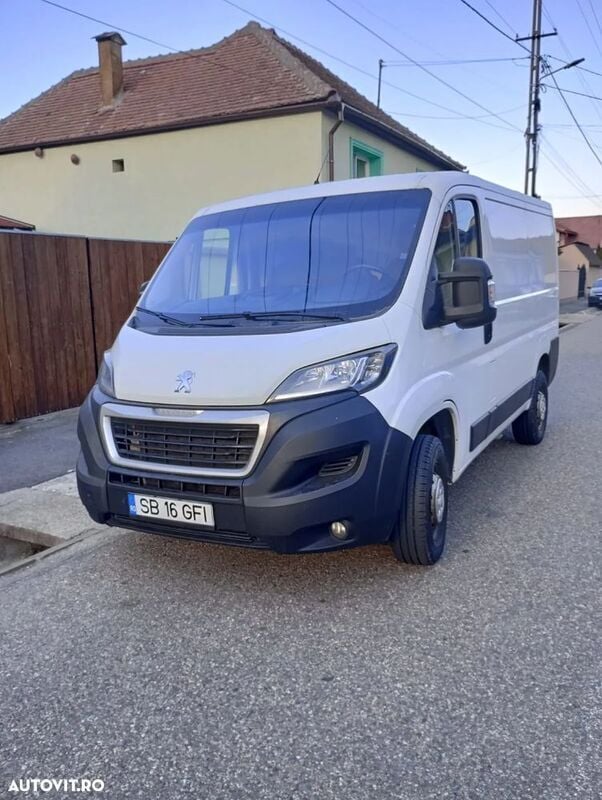 Alb Utilizat 2019 Peugeot Boxer Van | 11.500 EUR (Preț bun) - Imagine 1/4