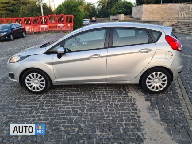 Second-hand Ford Fiesta 75 CP (55 kW) 2014 Argintiu Hatchback