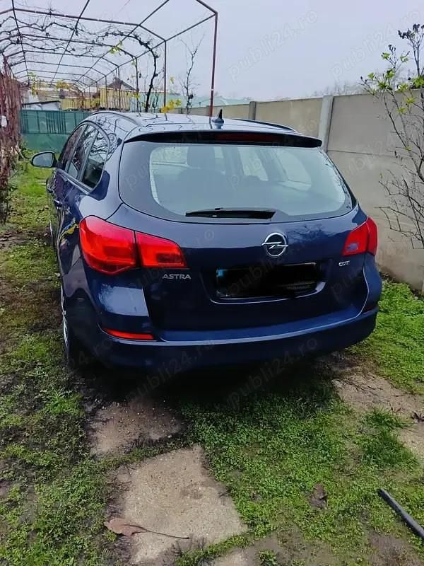 Utilizat 2012 Opel Astra Break | 2.500 EUR (Preț bun) - Imagine 1/4
