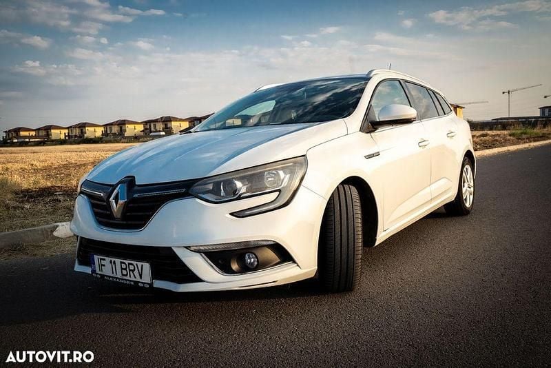 Culoarealb Utilizat 2017 Renault Mégane GrandTour Zen Break | 8.900 EUR (Preț OK) - Imagine 1/4
