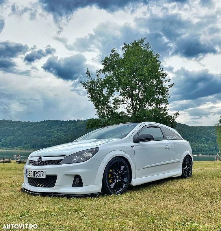 Culoarealb Utilizat 2008 Opel Astra Coupe | 5.200 EUR - Imagine 1/4