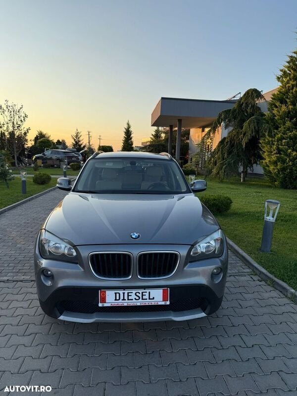 Gri Utilizat 2010 BMW X1 SUV | 5.900 EUR (Preț bun) - Imagine 1/4